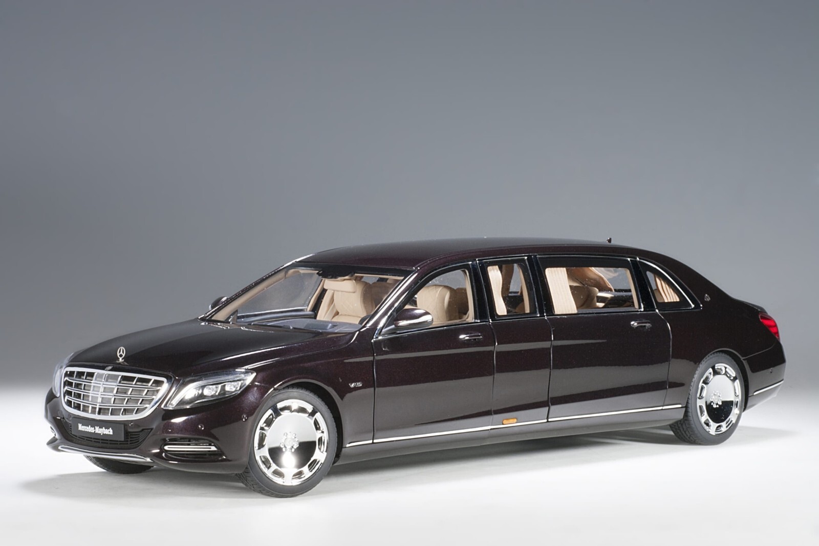 AUTOart 1/18 Mercedes-Maybach S 600 Pullman Dark Red