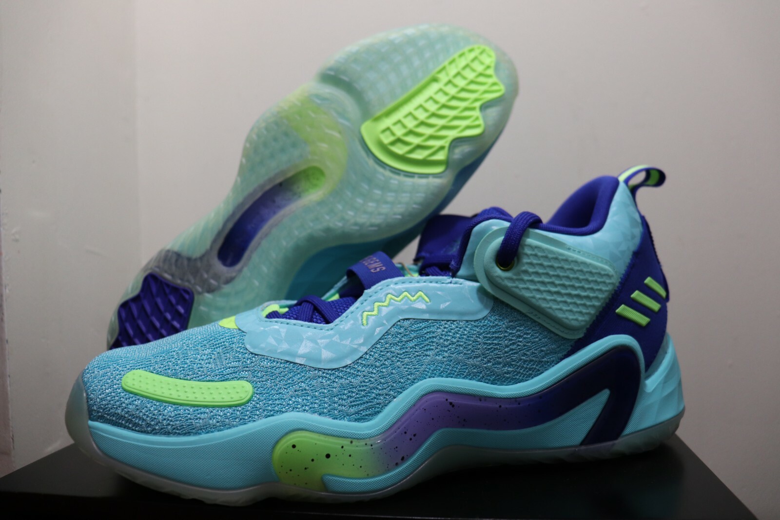 adidas、D.O.N. ISSUE 3、29.5センチ adidas、D.O.N. ISSUE 3、29.5センチ