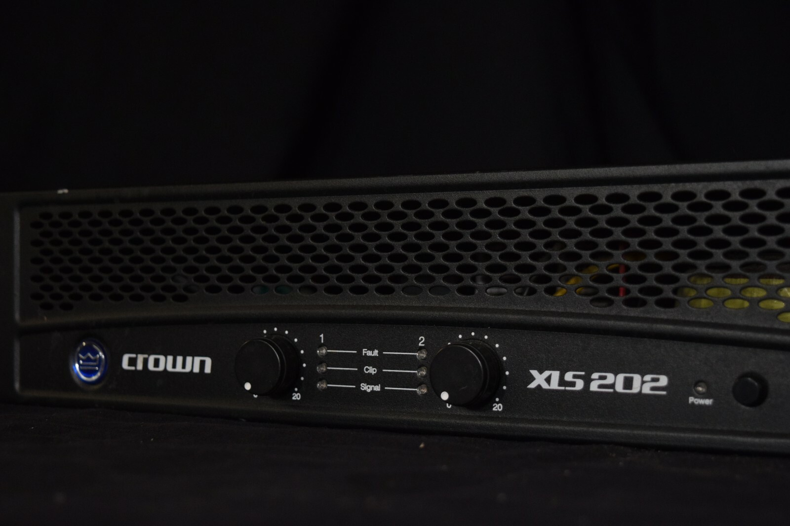 Crown XLS 202 200 WPC Two Channel Rack Mountable Power Amplifier