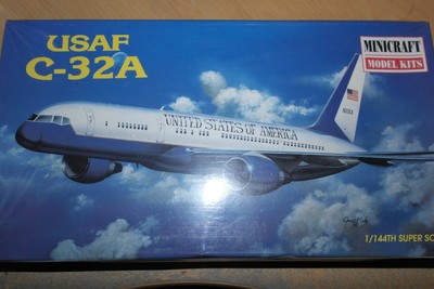 MINICRAFT 1:144 BOEING C-32A USAF 14451