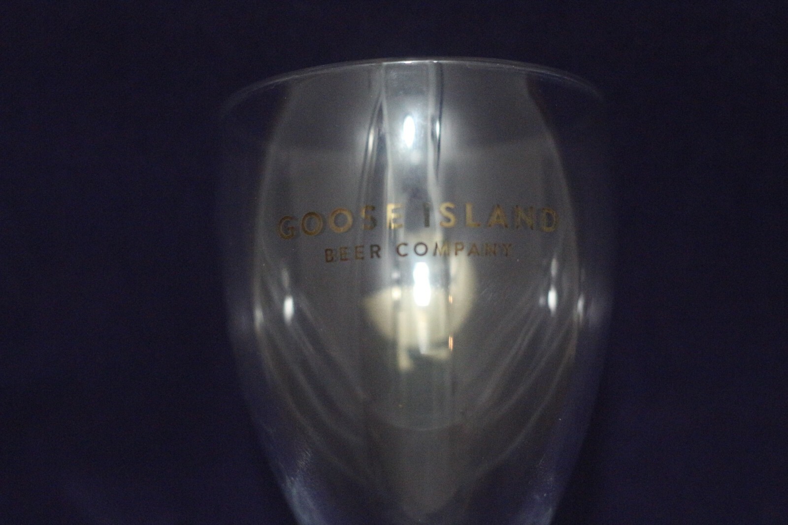 GOOSE ISLAND BEER COMPANY STEMMED CHALICE BEER GLASS 13.75 OUNCES GOLD DESIGN