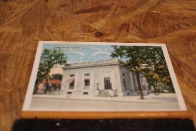 Postcard-X-Post Office, Clinton, Iowa-White Border-Unposted