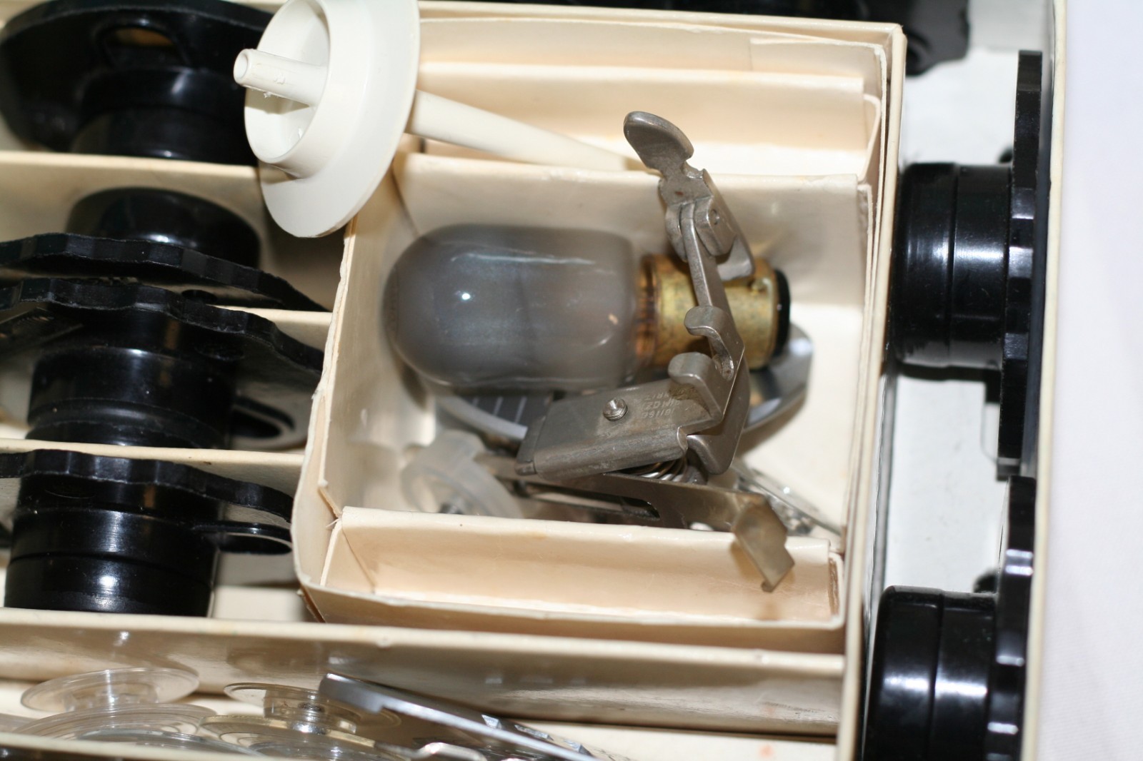 Singer Touch & Sew Zig Zag 648 Book & Accessories for Sewing Machine