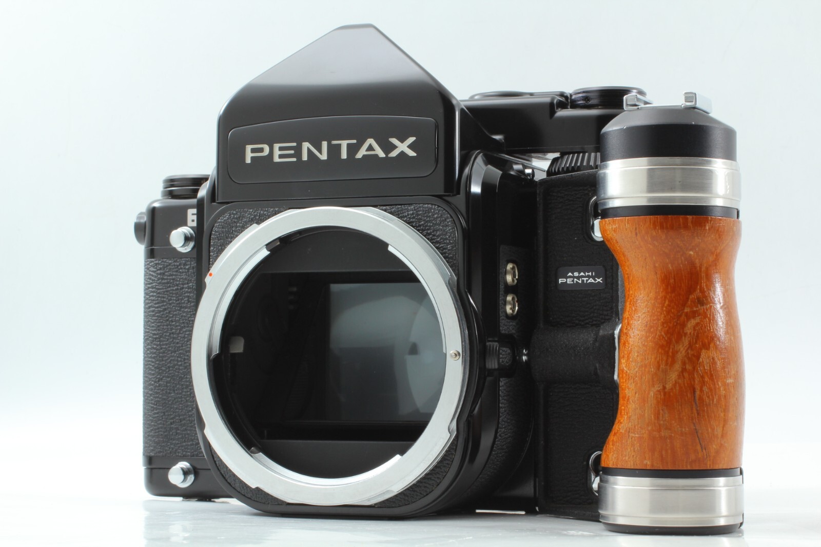 MINT+】 Pentax 67 TTL Mirror Up Camera Body w/ Grip From MINT+】 Pentax 67 TTL Mirror Up Camera Body w/ Grip From