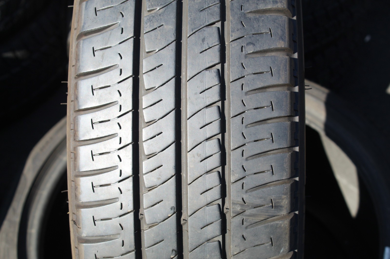215 60 17C Michelin, Agilis, 109/107T x1 Single Tyre 8.5mm (F1_tyres) L3734