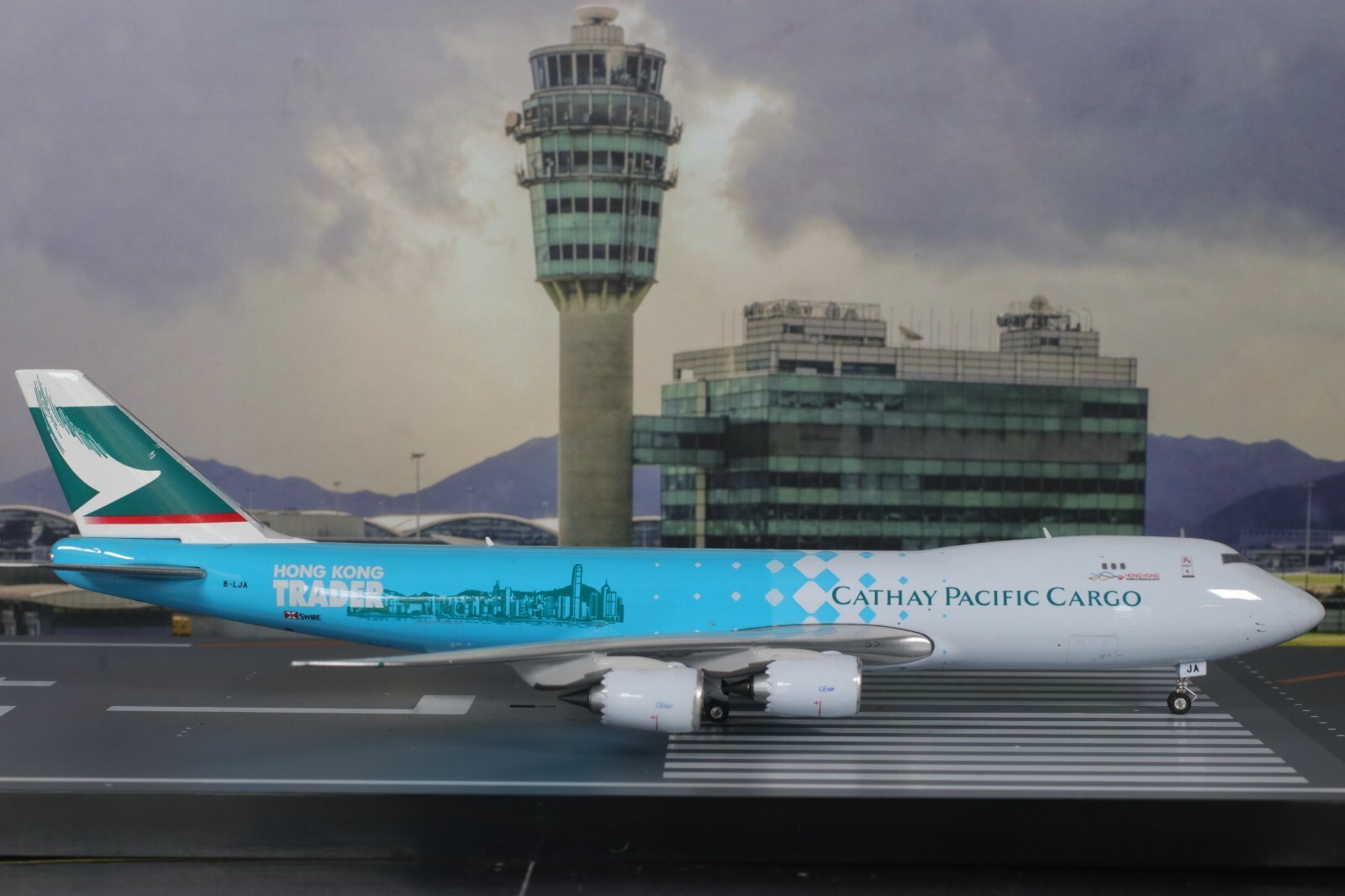 Cathay Pacific キャセイパシフィック 747-8F 1/400 Cathay