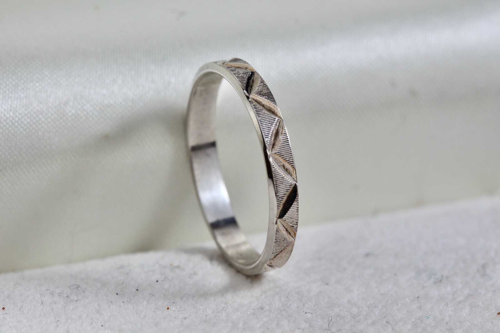 Vintage Sterling Silver ZigZag Narrow Band Ring Size 9 | eBay Vintage Sterling Silver ZigZag Narrow Band Ring Size 9 | eBay