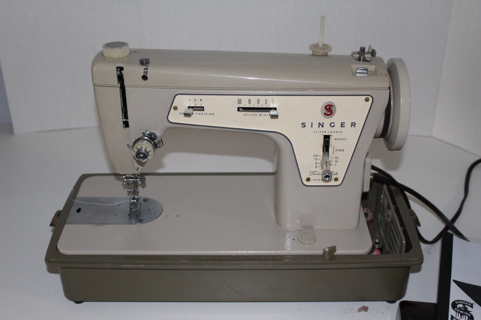 Vintage SINGER 237 Heavy Duty All Metal Sewing Machine w Case Manual & Access