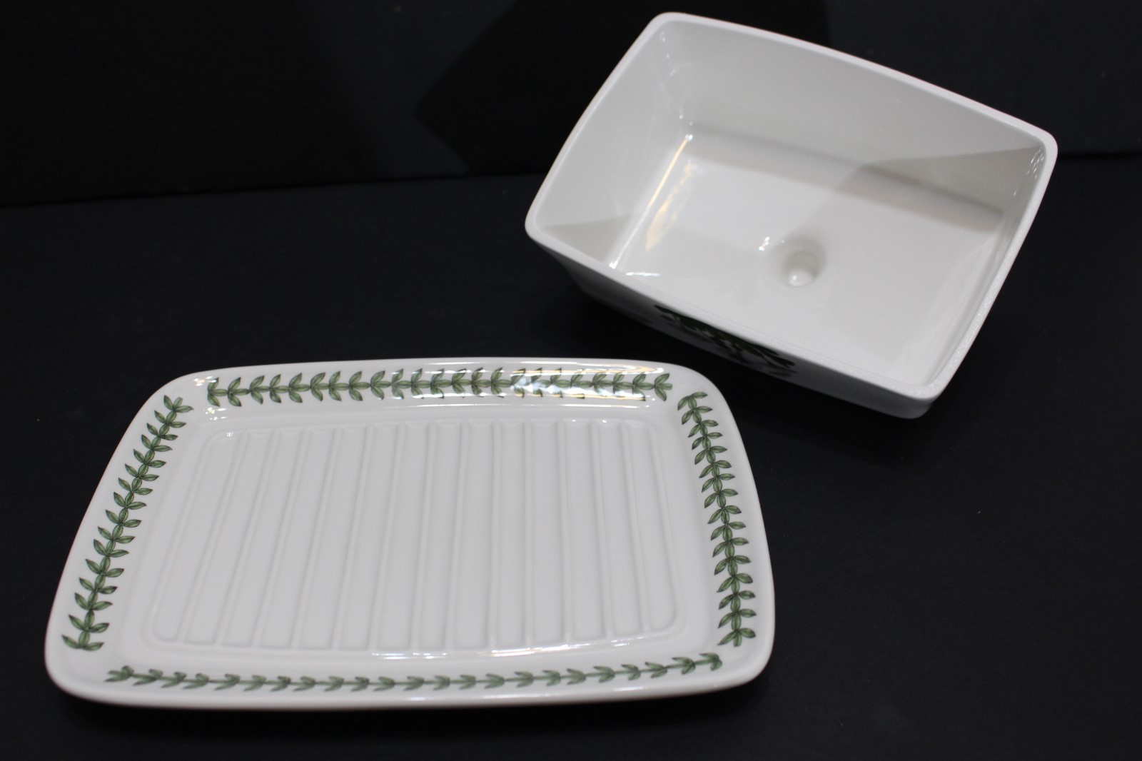 Portmeirion Botanic Garden Daisy/Forget Me Not Cheese Dish with Lid (Wedge)