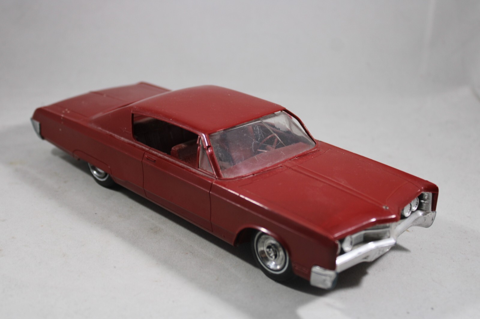 Johan 1967 Chrysler 300 Hardtop Dealer Promo model 1/25