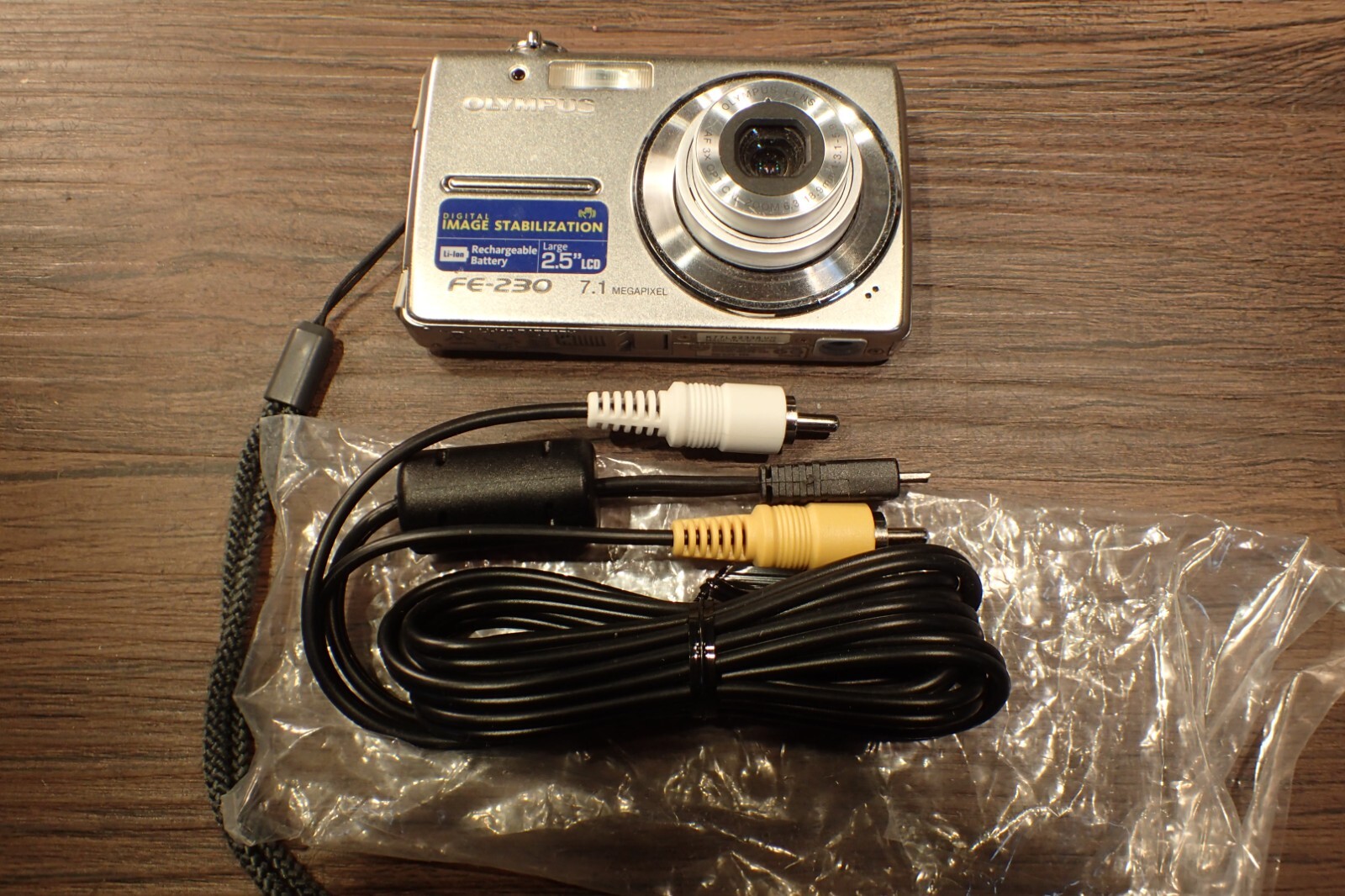Olympus FE-230 7.1MP Digital Camera - Silver - No Battery Olympus FE-230 7.1MP Digital Camera - Silver - No Battery