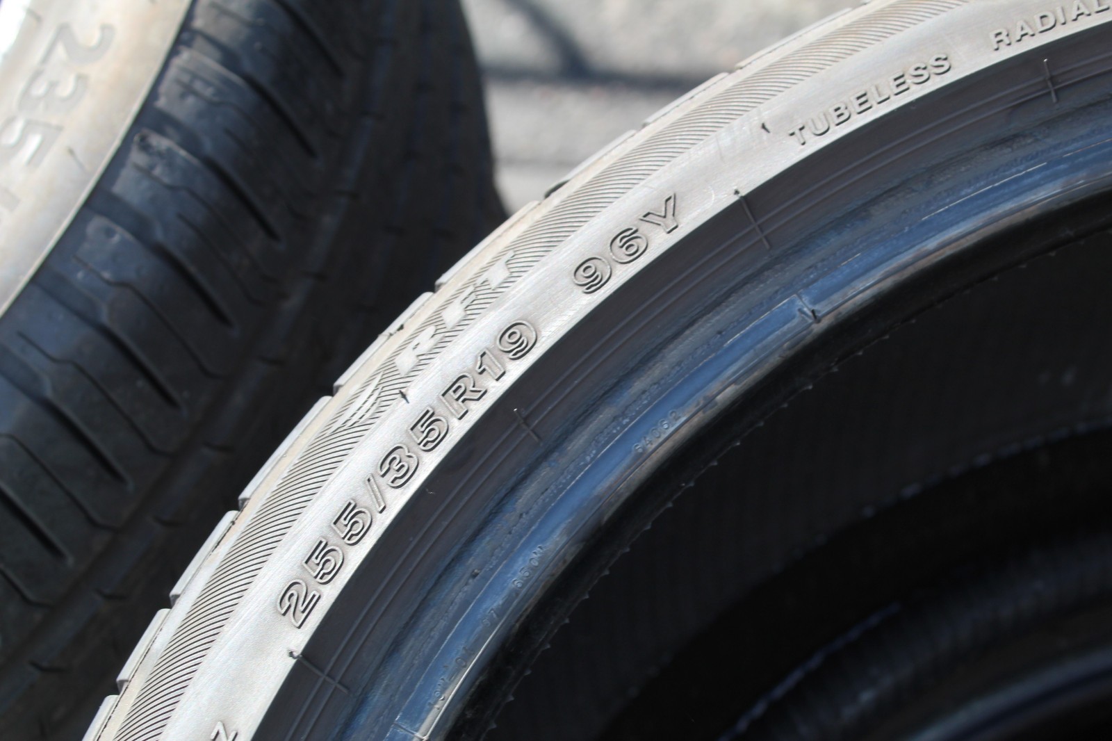 255 35 19 Bridgestone, RunFlat, XL, 96Y, x2 A Pair 5.0mm (F1_tyres) L3802