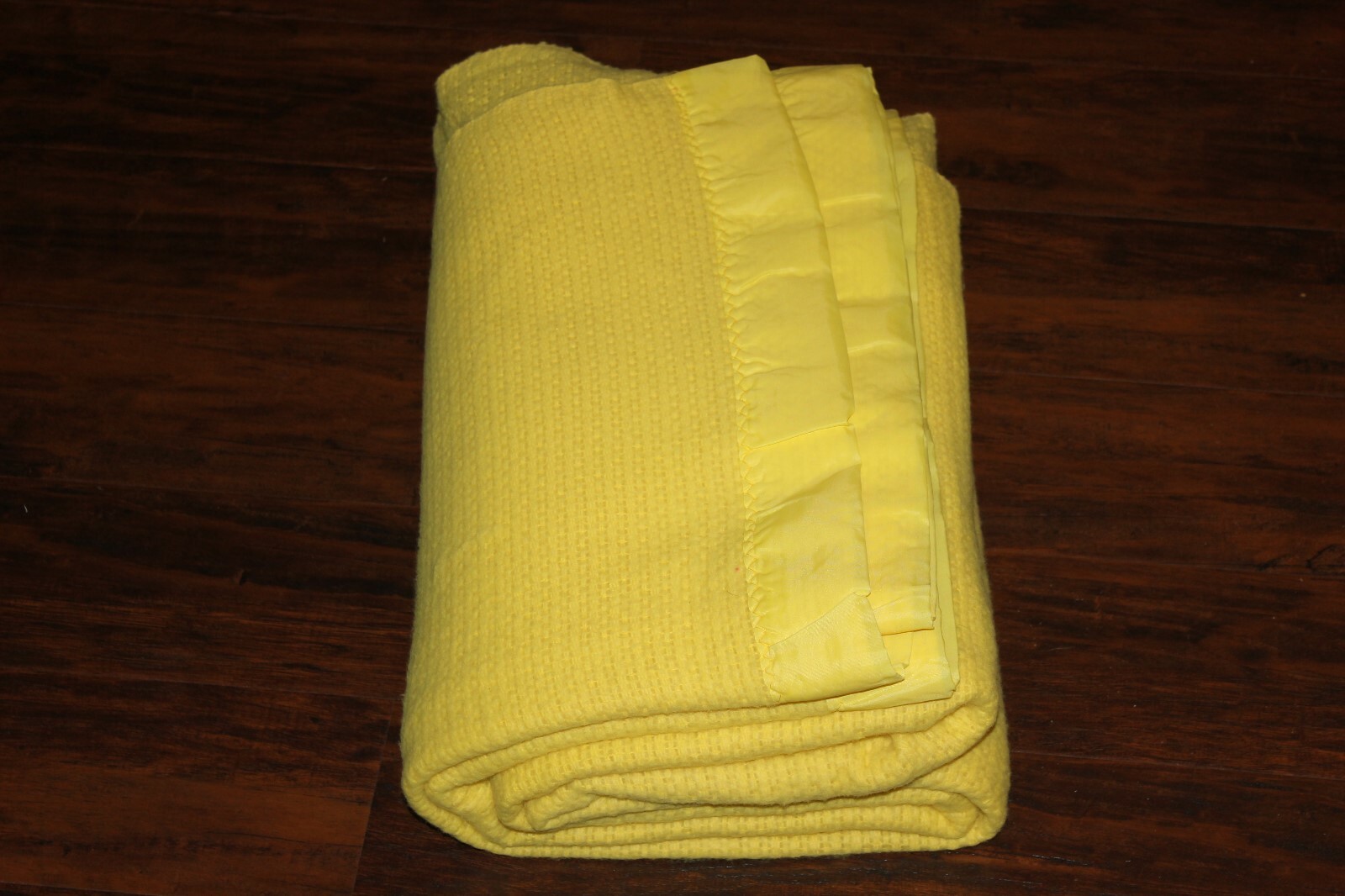 VINTAGE JCPENNY ACRYLIC WOVEN YELLOW BLANKET  70