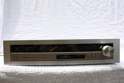 Akai at-93 reference tuner. Pioneer tuners. Pioneer f 757. Pioneer sa-8800. Pioneer tuners.