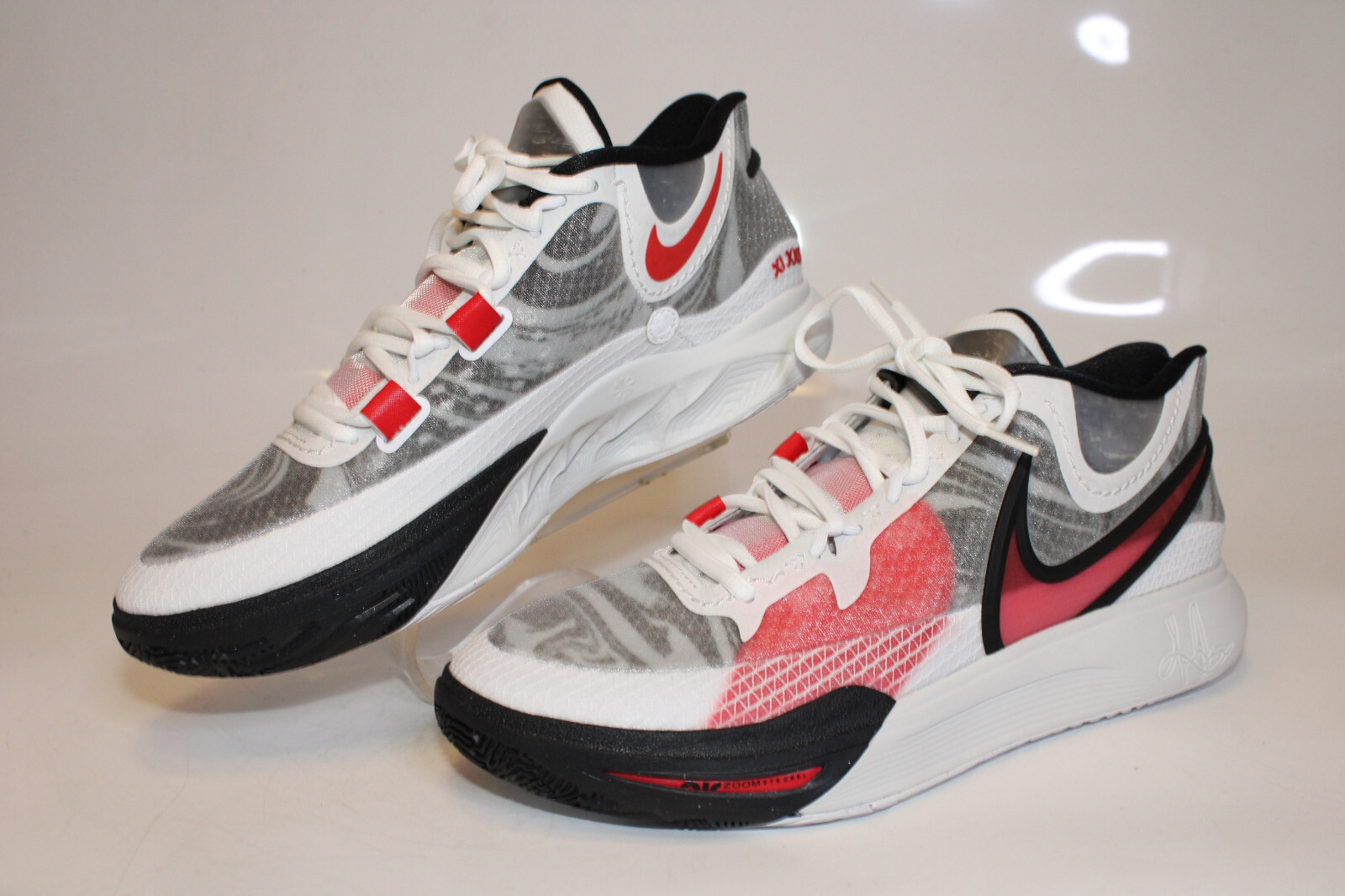 シューズ(男性用) KYRIE 3 EP 8.5 Nike Men's Kyrie Low 3 GLOW Eclipse Basketball Shoes White