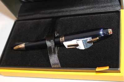 Cross Peerless 125 Kugelschreiber Trans Quartz Blau im Geschenketui AT0702-14