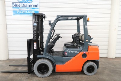2011' Toyota 8FGU25, 5,000# Pneumatic Tire Forklift, LP Gas, 3 Stage, S/S, Nice