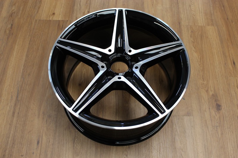 Original Mercedes Amg Felge In 8,5x18zoll Et49 5x112 A2054011200 C-Klasse A205