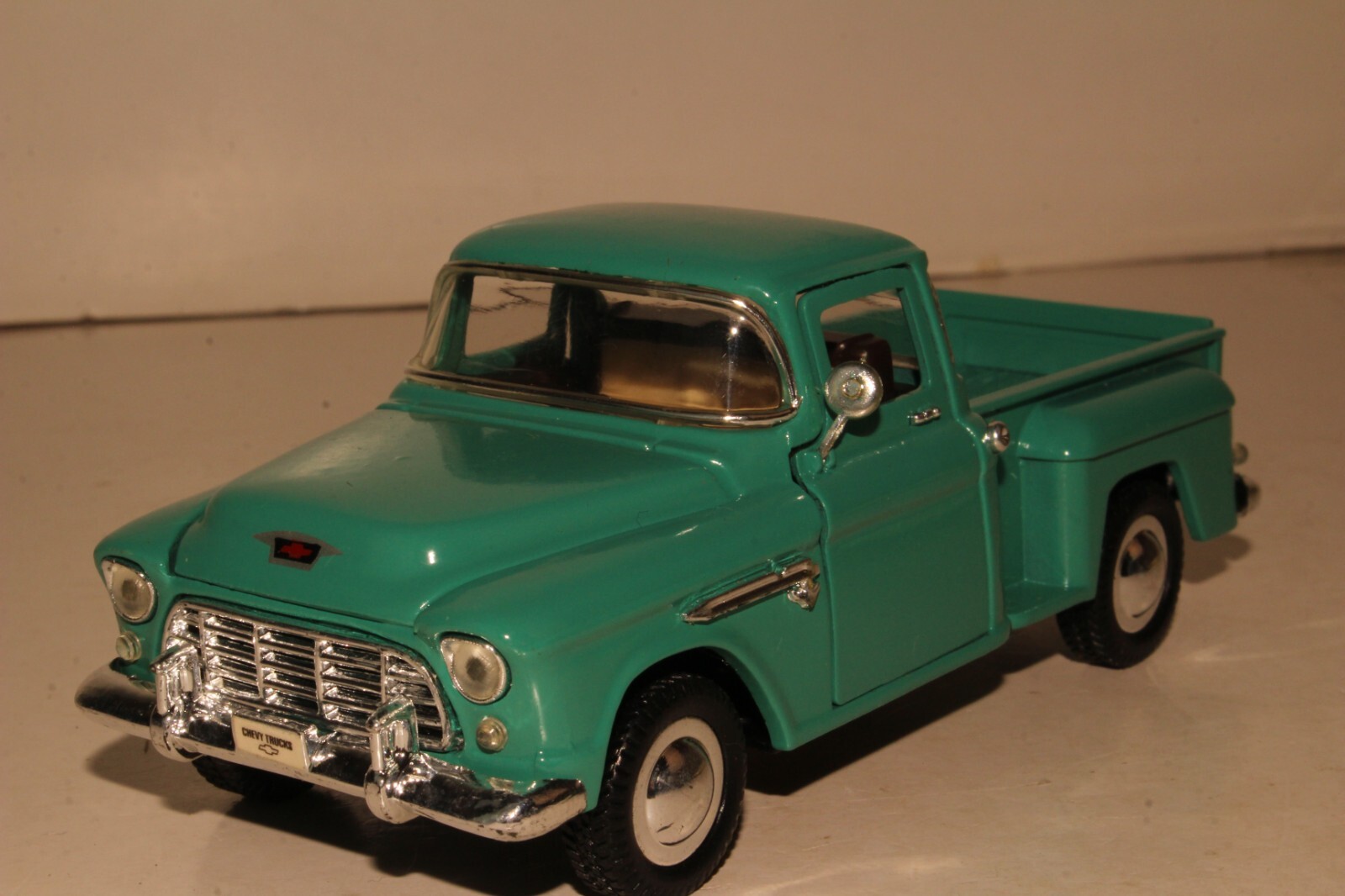 ミニカー 1955 CHEVY STEPSIDE SS 5602 1/36 CHEVROL 1955 Chevy Stepside - 1/36 Scale Sunnyside Diecast Model
