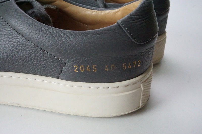 【美品】COMMON PROJECTS 40 チャコールグレー Common Projects Achilles Low Sneakers - Cobalt Grey | Garmentory