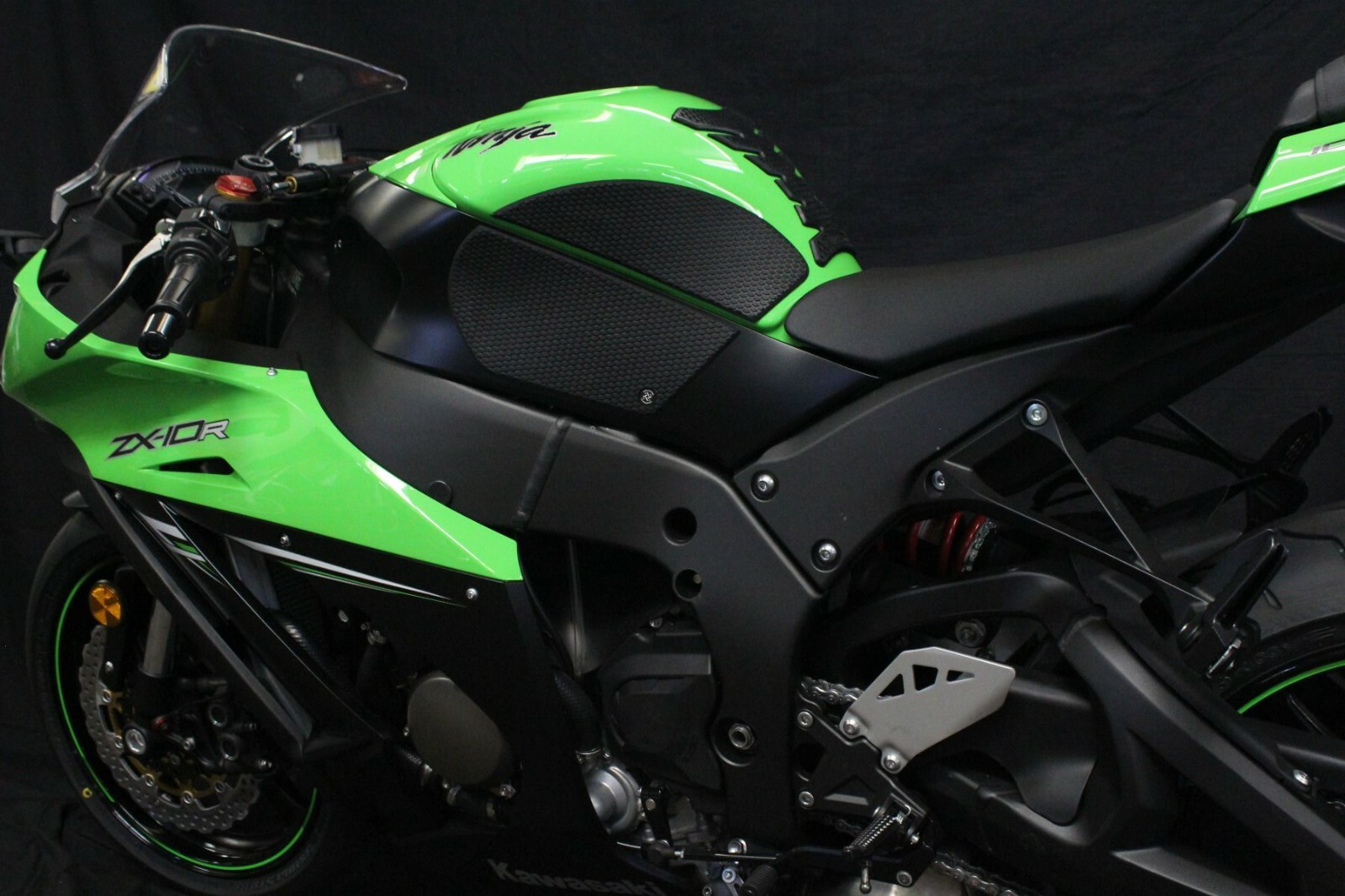 TechSpec Kawasaki ZX10R 2016 - 2024 SnakeSkin Tank Grips w TechSpec Kawasaki ZX10R 2016 - 2024 SnakeSkin Tank Grips w
