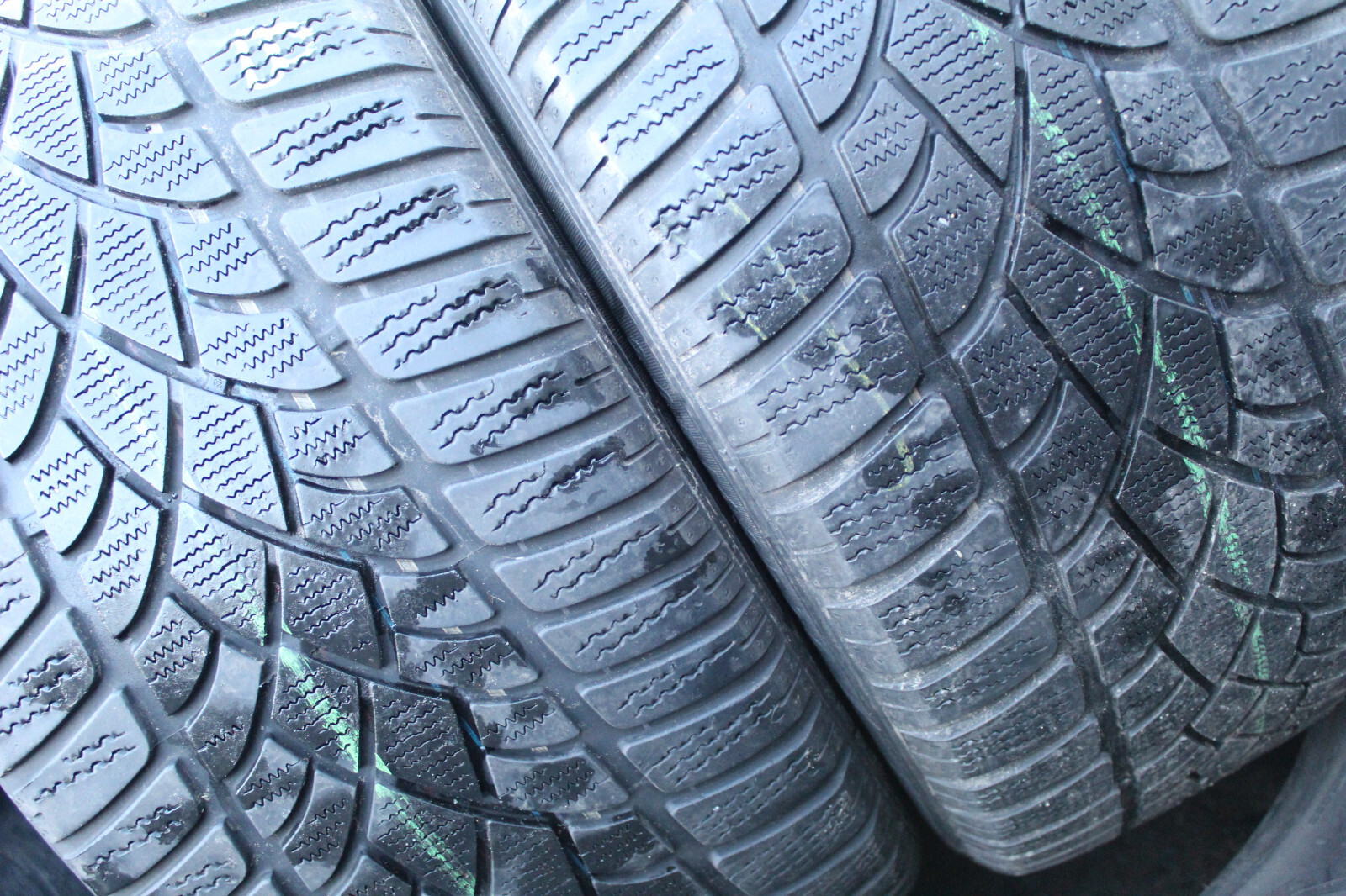 265 40 20 Dunlop, Winter, AO XL,M+S, 104V, x2 A Pair, 5.7mm (f1_tyres) FOD L1841