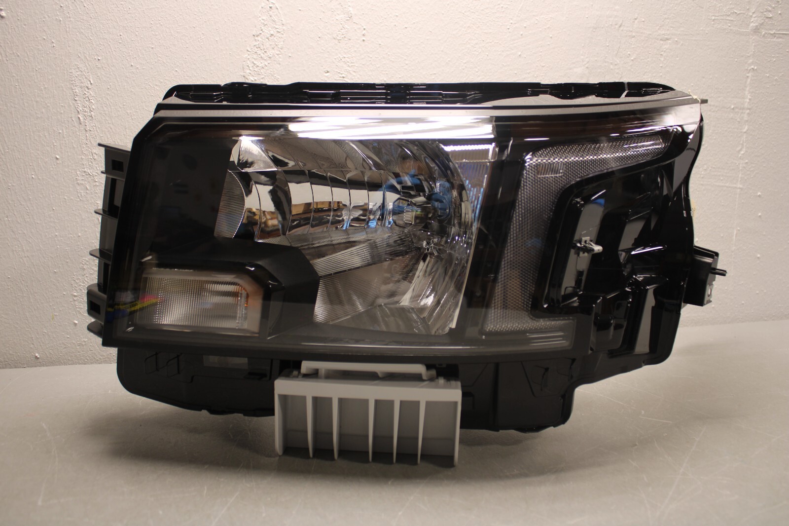 2022 2024 NISSAN FRONTIER LEFT SIDE HEADLIGHT HALOGEN OEM