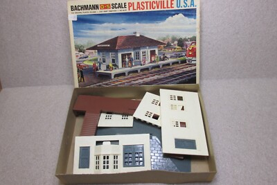 VINTAGE NEW/OLD STOCK BACHMANN O/S SCALE PLASTICVILLE U.S.A. SUBURBAN STATION