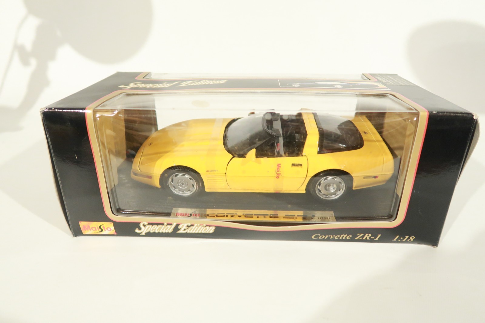 Yellow Maisto Special Edition 1:18 Scale 1992 Corvette ZR-1 Car w/ Box