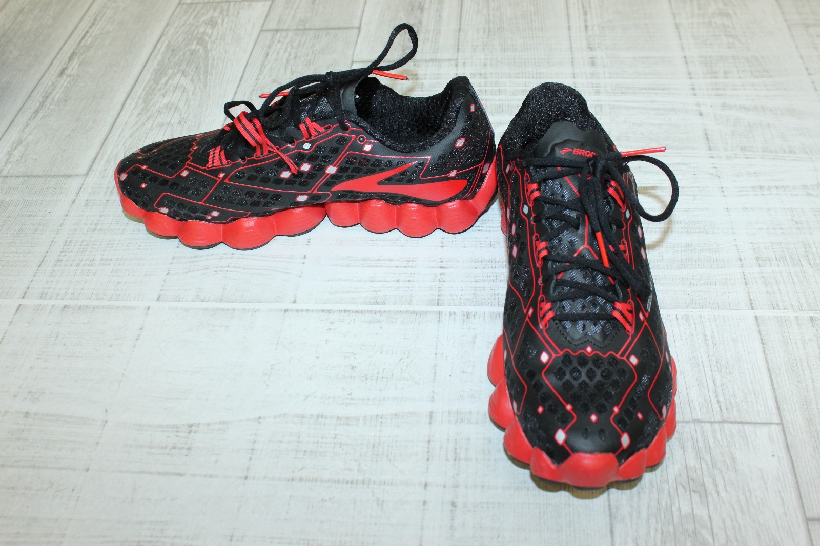 brooks neuro mens red