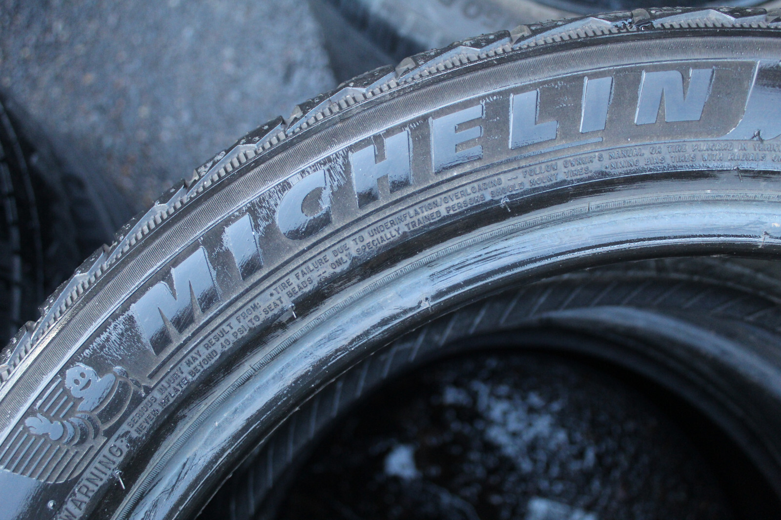 245 45 19 Michelin, Winter, AO, M+S, XL, 102V, x2 A Pair 5.6mm (F1_tyres) L1837