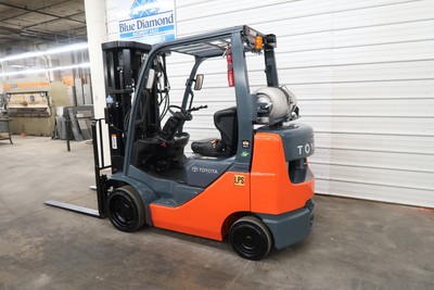 2015' Toyota 8FGCU25, 5,000# Cushion Tire Forklift, Quad Mast, 4 Way, Sideshift