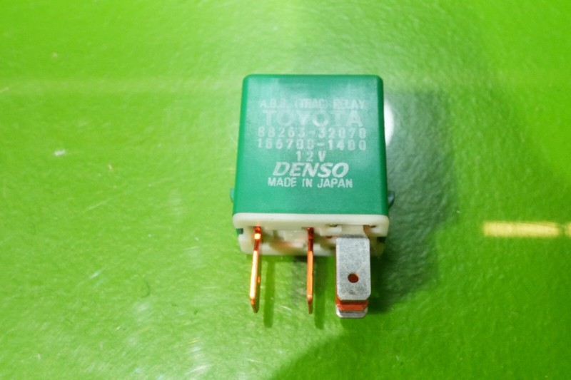 06-13 IS250 Lexus Toyota OEM 88263-32070 12V ABS traction relay control