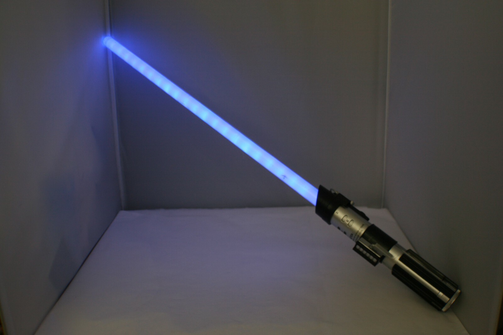Star Wars 2010 Red Blue Ultimate FX Lightsaber C-2945A Lucas