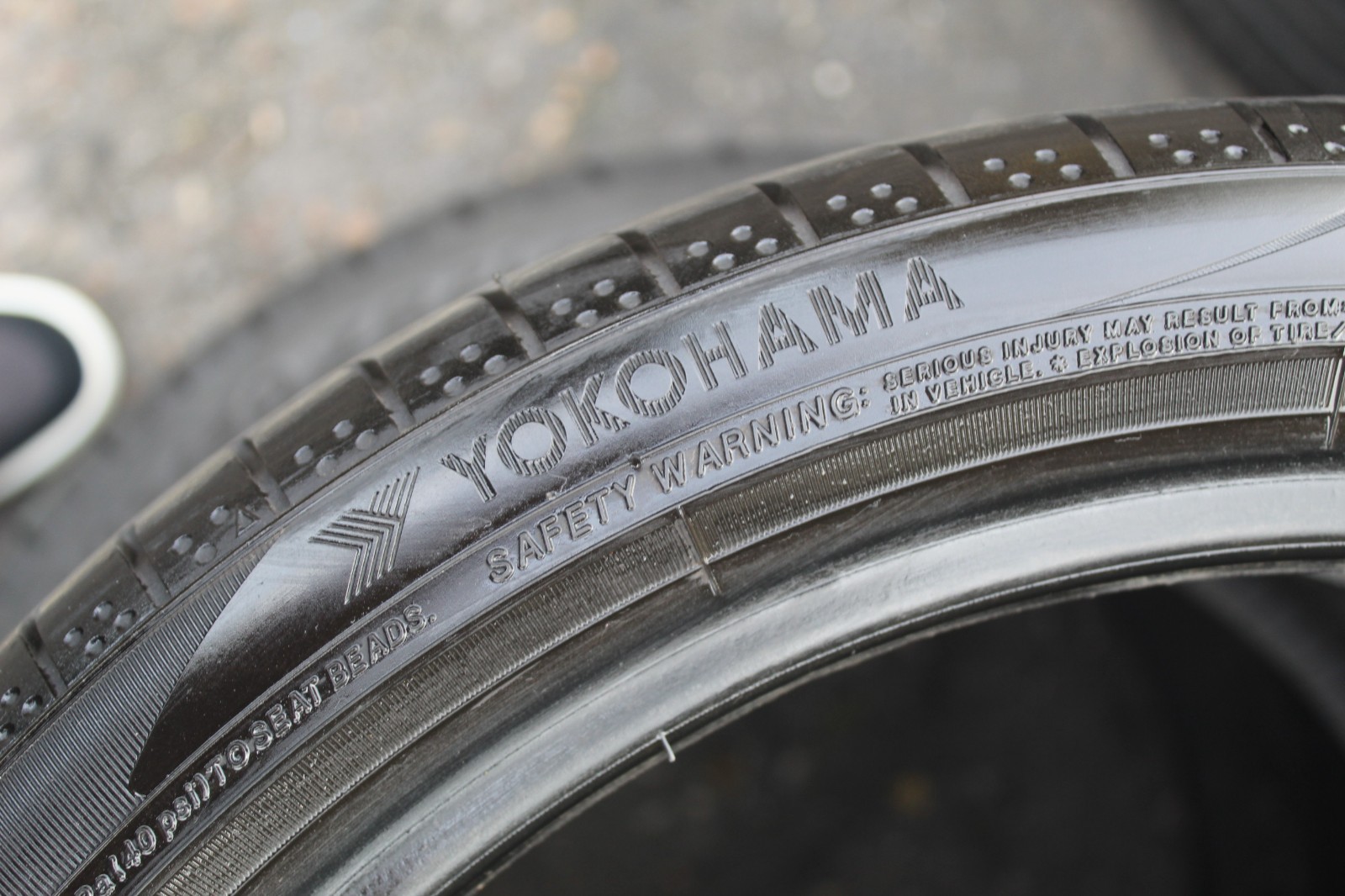 205 40 17 Yokohama, Blue Earth A, 80H, x2 A Pair 6.0mm (F1_tyres) L3931