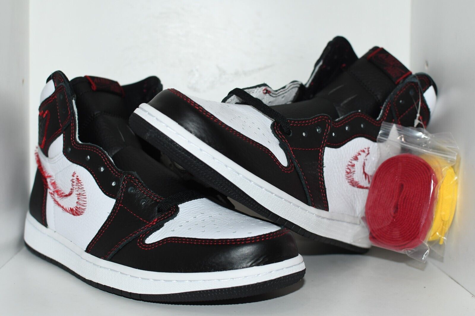 NIKE AIR JORDAN 1 RETRO HIGH OG DEFIANT MENS BASKETBALL NIKE AIR JORDAN 1 RETRO HIGH OG DEFIANT MENS BASKETBALL