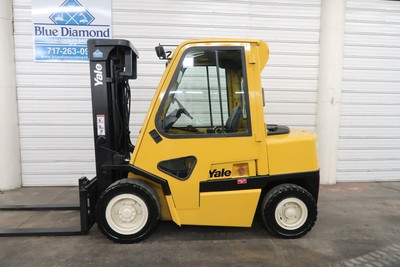 Yale GDP080, 8,000 Pneumatic Tire Forklift, Diesel, 3 Stage, Sideshift, Cab