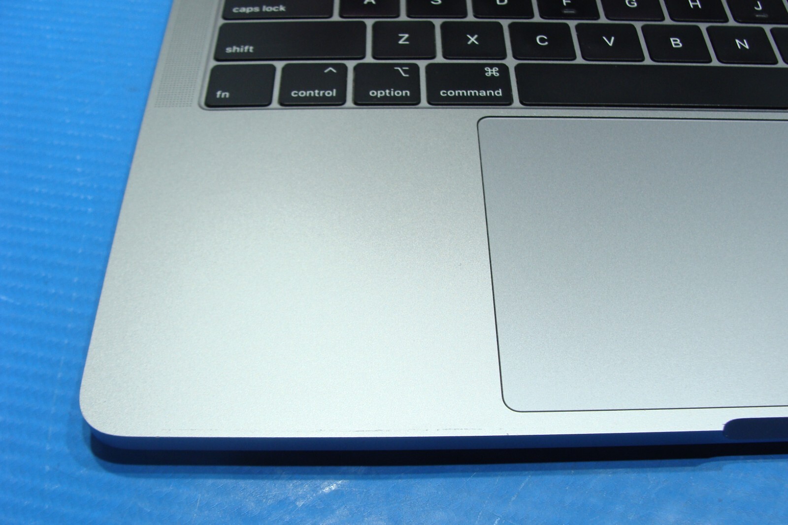 Apple MacBook Pro 13" (2018) i5-8259U 2.3GHz 8GB RAM 512GB SSD - Thumbnail 6