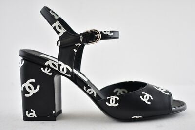 CHANEL ブラック エナメル サイズ36 1/2 Chanel 22S Black White Printed Lambskin CC Logo Ankle Strap