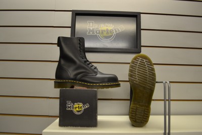 dr martens icon 7b09 safety boots