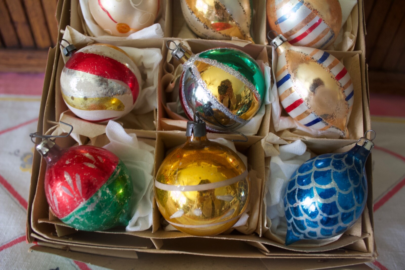 BOX OF 12 VTG. POLAND XMAS ORNAMENTS TEARDROPS TIPS ROUNDS GLITTER MICA