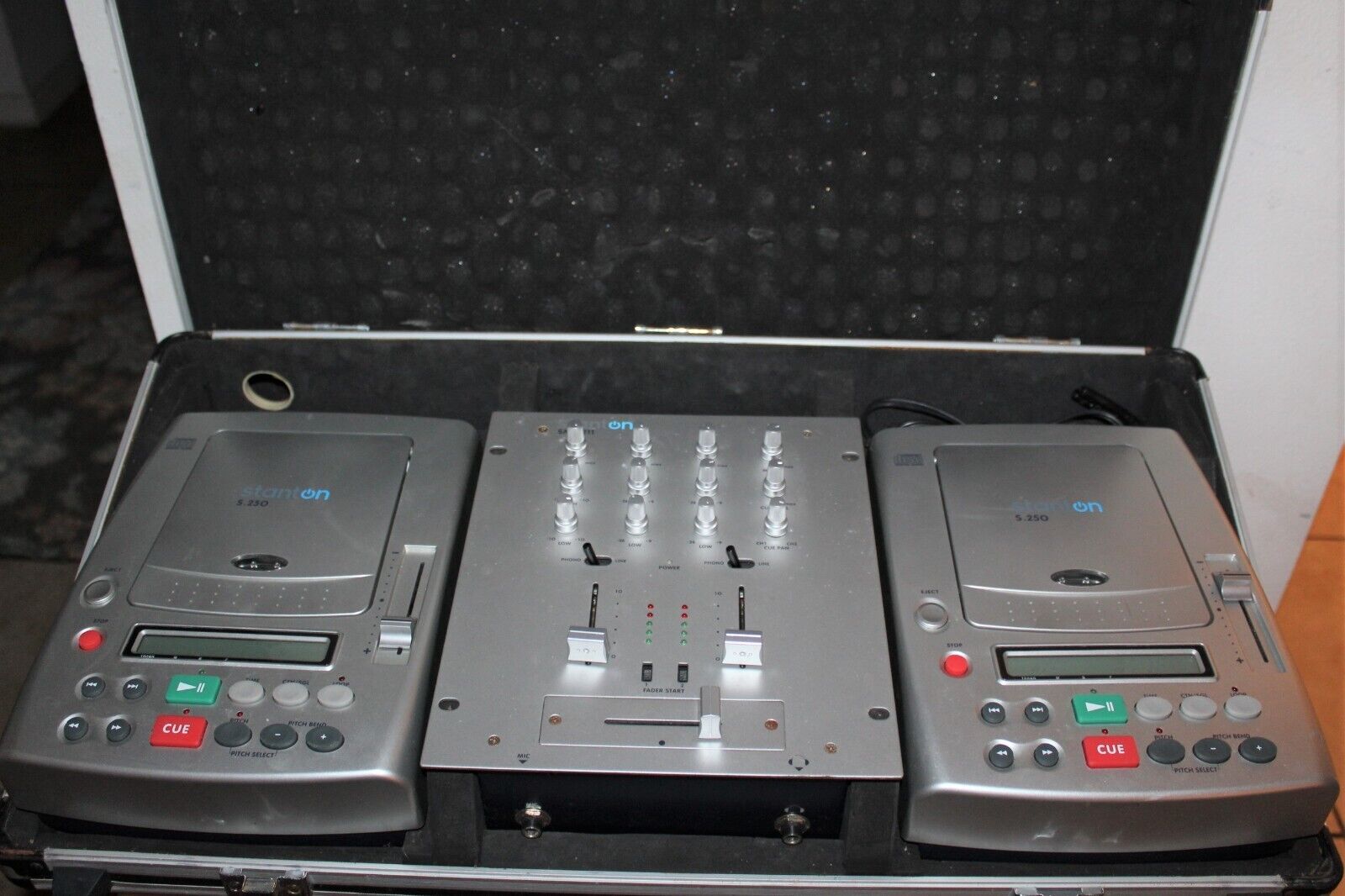 Stanton DJ Equipment & Case SMX-211 Professional PreAmp Mixe