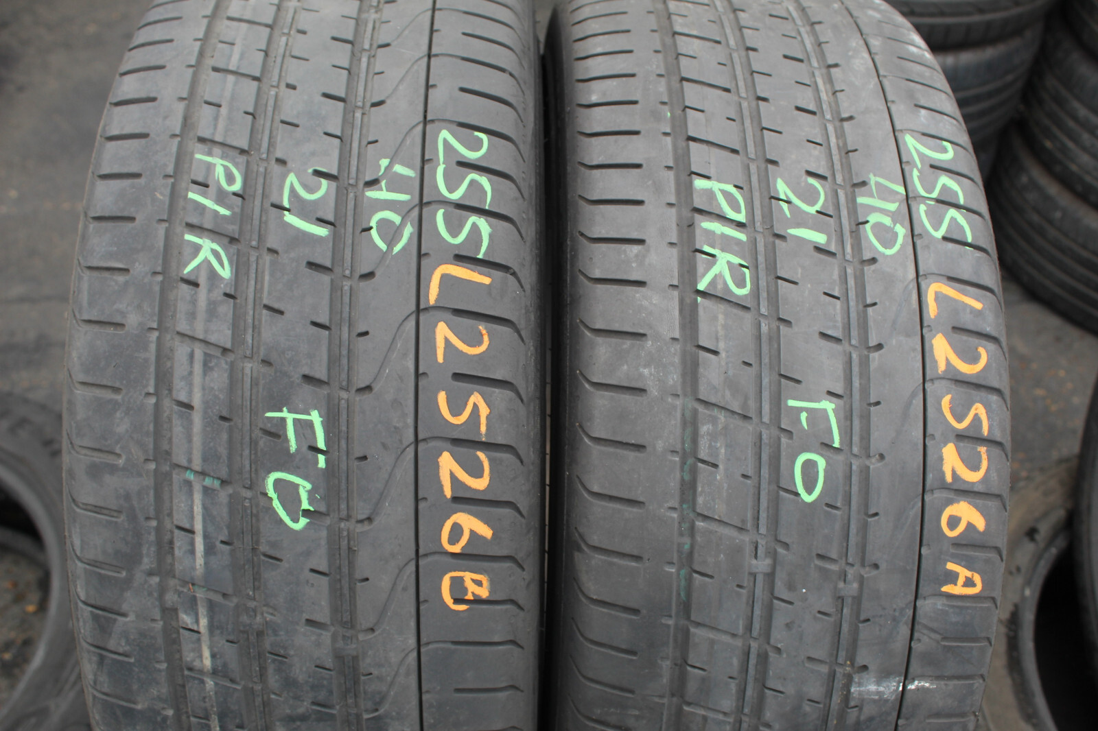 255 40 21 Pirelli, P Zero, RO1, 102Y, x2 A Pair 5.5mm (F1_tyres) FO L2526