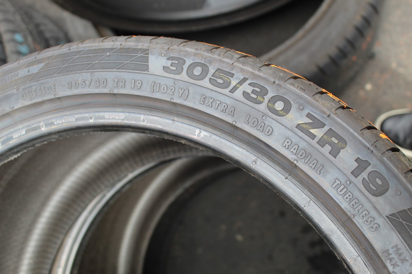 305 30 19 Continental, CSC 5P, XL, RO1, 102Y, x2 A Pair 7.0mm (F1_tyres) L3612