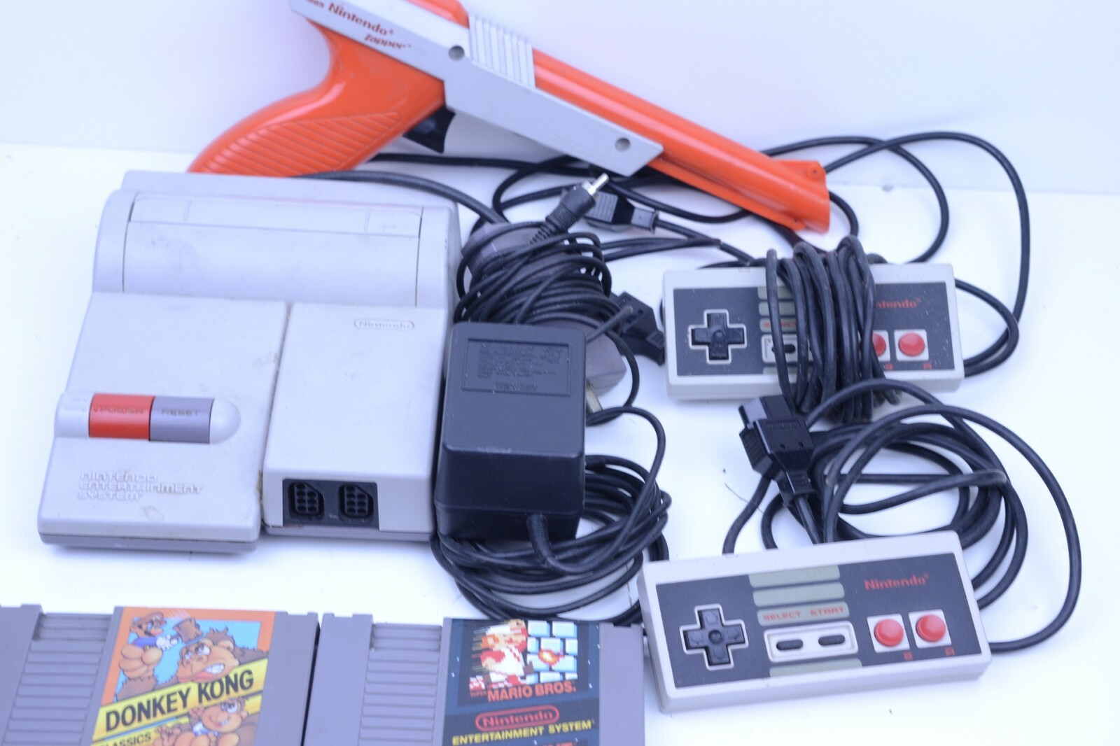 Vintage Nintendo NES NES-101 Mini Model W/ Donkey Kong & Super Mario W/ Blaster