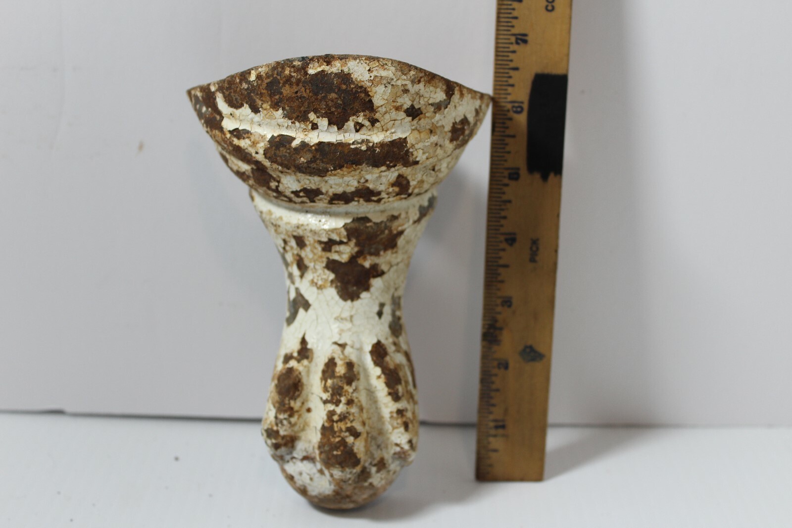 ANTIQUE VINTAGE PAIR CAST IRON CLAW FOOT BATHTUB TUB FEET LEGS BALL CLAW ESSEX