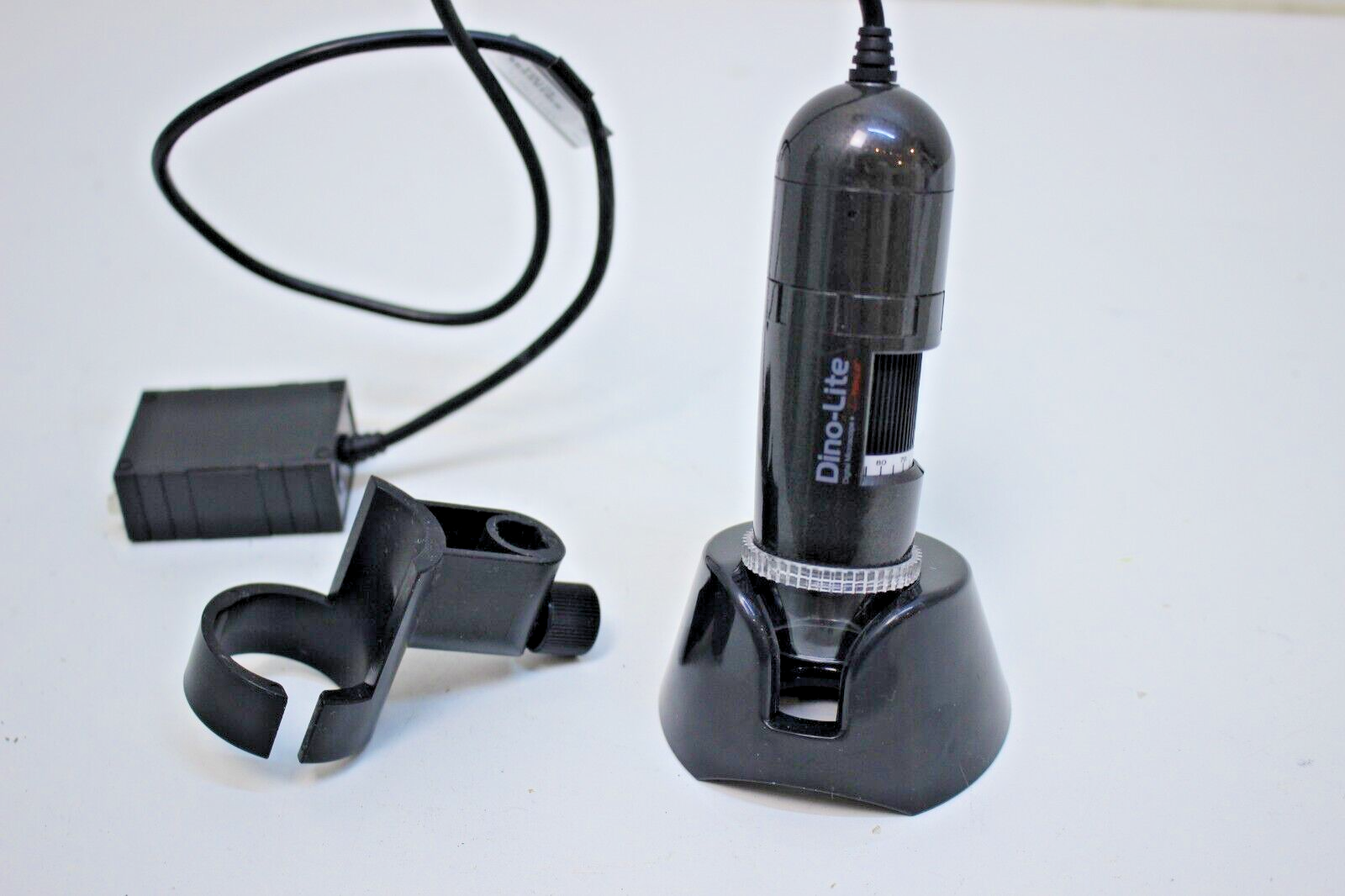 Dino Lite AM4116ZTL Digital Microscope 800x600 Resolution 10x-90x Magnification
