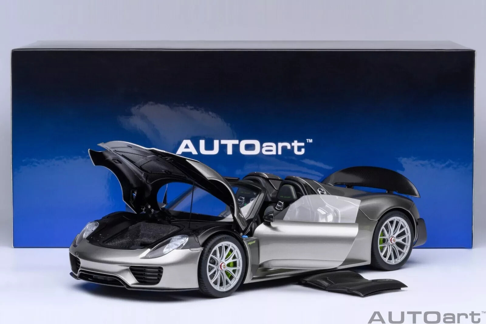 1/18 Porsche 918 Spyder Weissach Pkg Liquid Metal Silver
