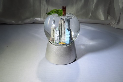 NEW Big Apple Silver Resin NEW YORK Snow Globe 2