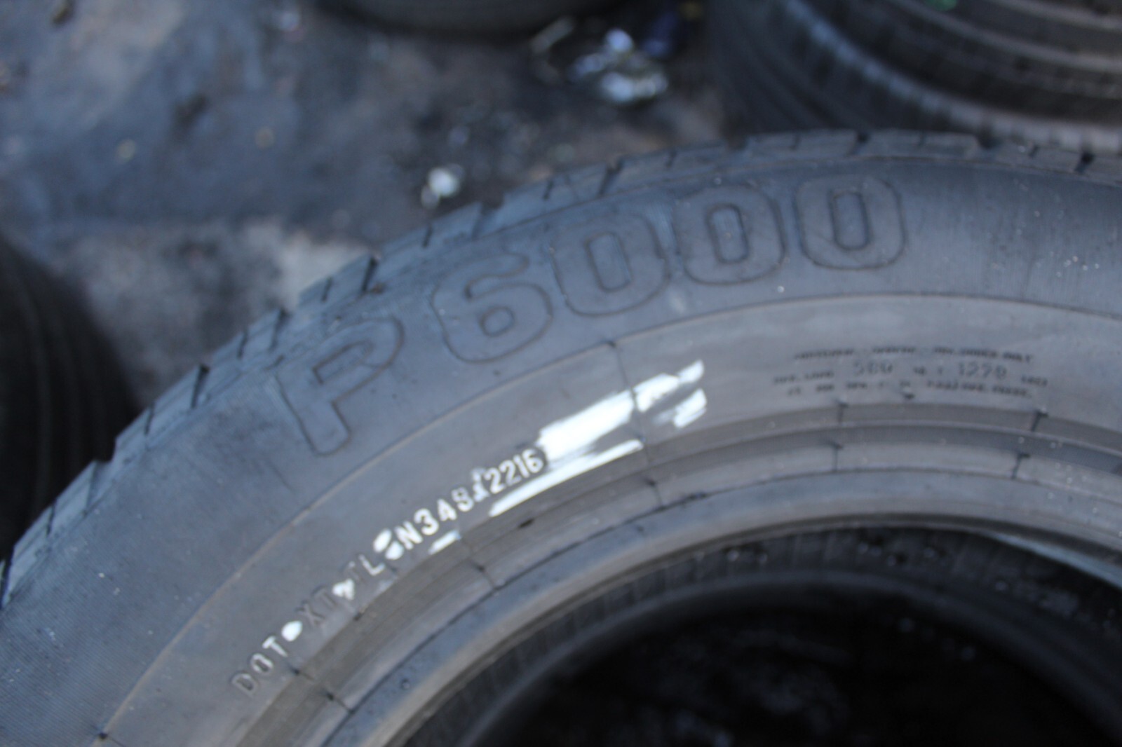 New 185 70 15 Pirelli, P 6000, 89W, x2 A Pair (F1_tyres) L504